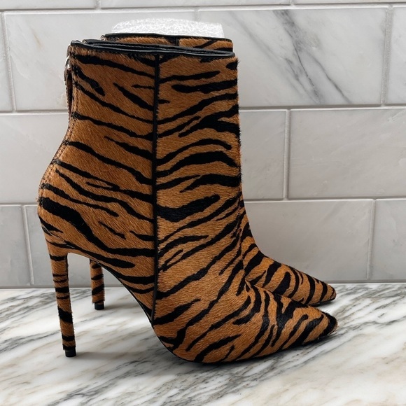 STEVE Madden Women's Via Stiletto Tiger Booties Various Sizes - Picture 5 of 14